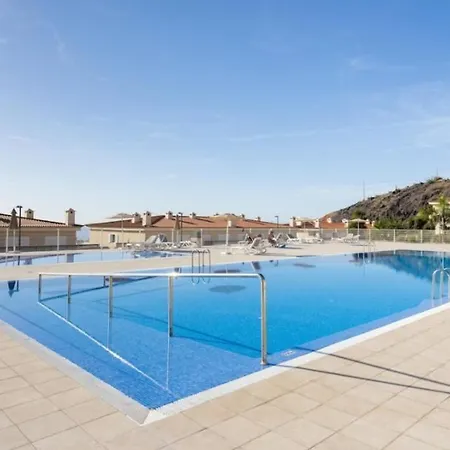Gigantes,luxury Aircon, Views And Pools Apartamento